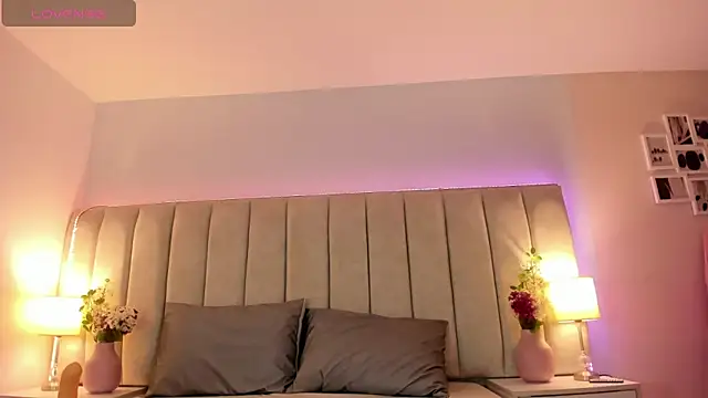 Snapshot of EllaaThorne chatting on October 2025 07:51:01 PM EllaaThorne online show from October 2025 07:51:01 PM