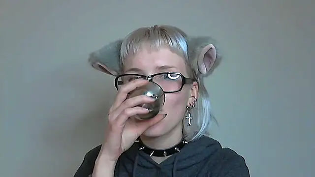 Snapshot of Paradoxy_ chatting on October 2025 08:38:01 PM Paradoxy online show from October 2025 08:38:01 PM