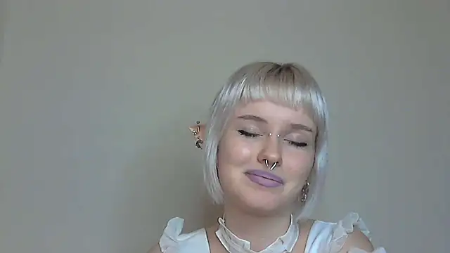 Snapshot of Paradoxy_ chatting on November 2025 09:28:01 PM Paradoxy online show from November 2025 09:28:01 PM