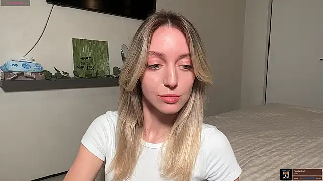 Snapshot of SophieBelll chatting on November 2025 11:20:02 AM SophieBelll online show from November 2025 11:20:02 AM