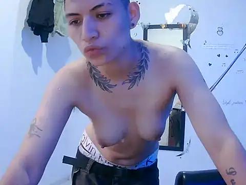 Snapshot of Owen_tomboy chatting on September 2025 03:38:02 PM Owen tomboy online show from September 2025 03:38:02 PM