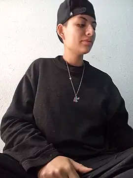 Snapshot of Owen_tomboy chatting on October 2025 03:13:01 PM Owen tomboy online show from October 2025 03:13:01 PM