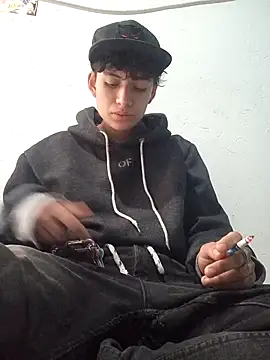 Snapshot of Owen_tomboy chatting on November 2025 08:43:02 PM Owen tomboy online show from November 2025 08:43:02 PM