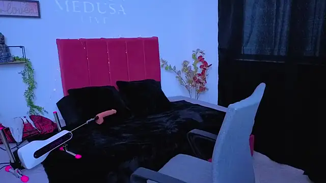 pequitasmedusa9 online show from October 2025 07:55:01 PM