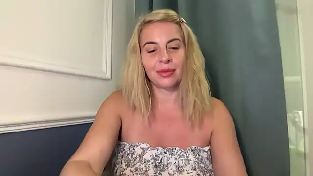 Miravynn online show from December 2025 11:50:01 AM