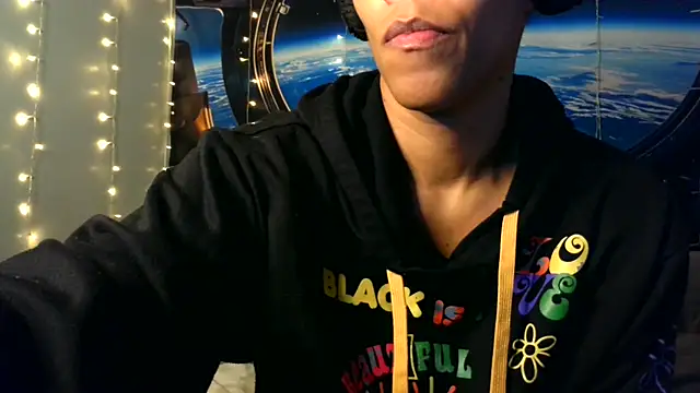 MrsToniTone online show from December 2025 04:36:01 PM