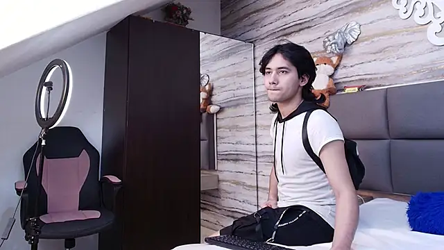 Snapshot of Lovers_21 chatting on May 2026 04:10:01 AM Lovers 21 online show from May 2026 04:10:01 AM