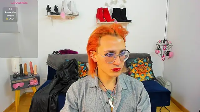 Snapshot of Moon_Fox chatting on November 2025 08:10:01 PM Moon Fox online show from November 2025 08:10:01 PM