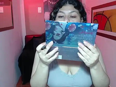 Snapshot of Fantassy_Loverss chatting on November 2025 03:23:01 PM Fantassy Loverss online show from November 2025 03:23:01 PM