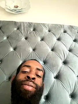 Snapshot of vaultclub chatting on October 2025 12:04:02 PM vaultclub online show from October 2025 12:04:02 PM