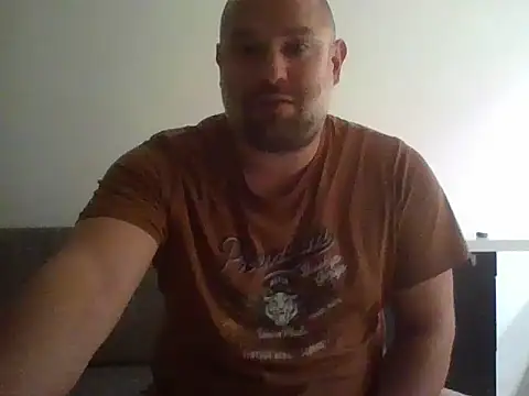 Snapshot of CristalDad chatting on October 2025 10:00:02 PM CristalDad online show from October 2025 10:00:02 PM