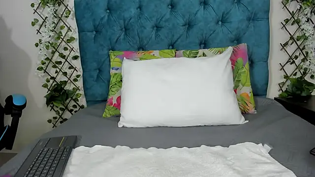 violett  rousee online show from October 2025 02:36:01 PM