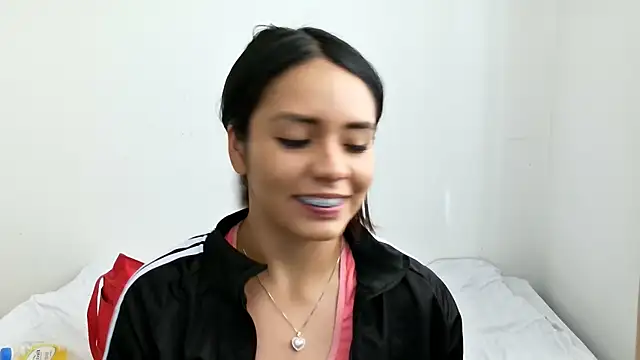 Snapshot of BellaBliss123 chatting on October 2025 07:23:01 PM BellaBliss123 online show from October 2025 07:23:01 PM