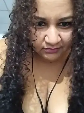 Snapshot of MEYBELLATINA chatting on October 2025 08:31:01 PM MEYBELLATINA online show from October 2025 08:31:01 PM