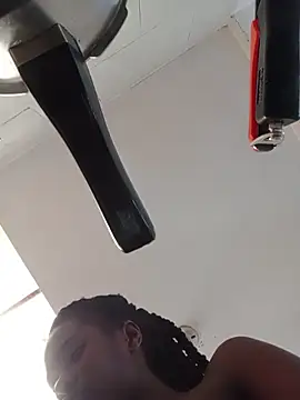 Nahomyyy online show from March 2026 05:16:01 PM