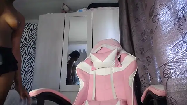 Nahomyyy online show from March 2026 07:04:02 PM