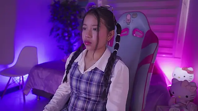 Snapshot of Zoe_Skyler chatting on November 2025 04:18:02 PM Zoe Skyler online show from November 2025 04:18:02 PM