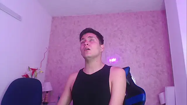 Snapshot of Aaron_Foxxx chatting on September 2025 01:16:02 PM Aaron Foxxx online show from September 2025 01:16:02 PM