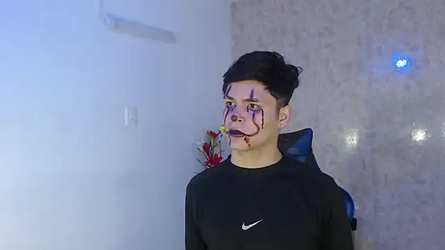 Snapshot of Aaron_Foxxx chatting on October 2025 01:10:02 PM Aaron Foxxx online show from October 2025 01:10:02 PM