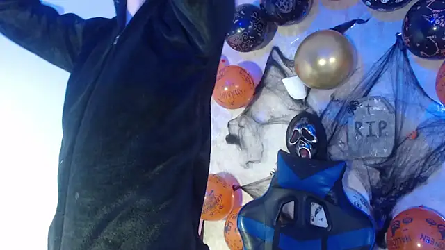 Snapshot of Aaron_Foxxx chatting on October 2025 01:36:03 PM Aaron Foxxx online show from October 2025 01:36:03 PM