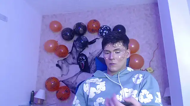 Snapshot of Aaron_Foxxx chatting on November 2025 07:16:01 PM Aaron Foxxx online show from November 2025 07:16:01 PM