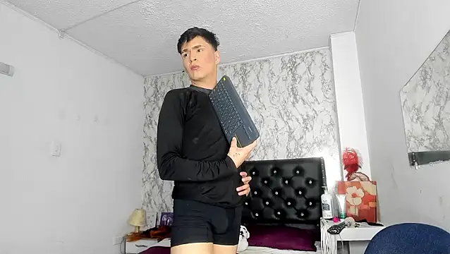 Snapshot of Aaron_Foxxx chatting on November 2025 01:47:01 AM Aaron Foxxx online show from November 2025 01:47:01 AM