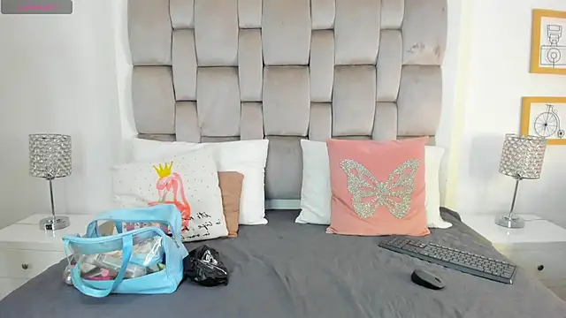 ChikiBom28 online show from October 2025 07:34:02 PM