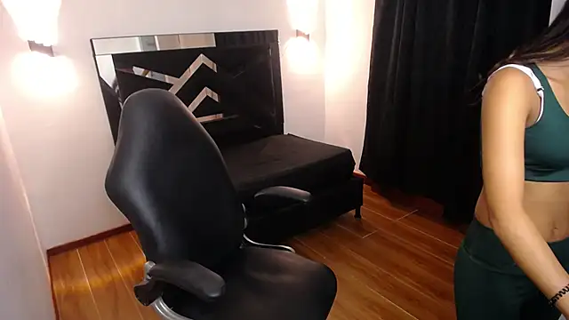 MarianaRojas  online show from December 2025 03:46:01 AM