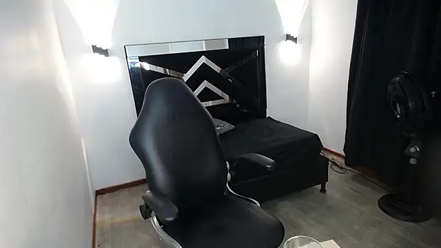 MarianaRojas  online show from March 2026 11:32:01 PM