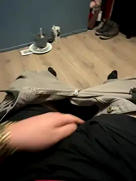 Snapshot of latenightguy chatting on October 2025 03:25:01 AM latenightguy online show from October 2025 03:25:01 AM