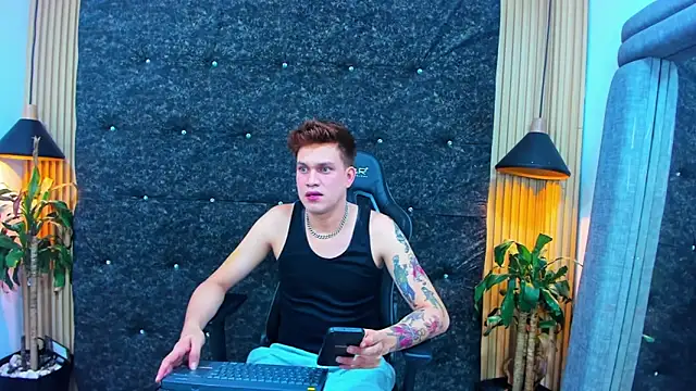 Snapshot of Shadowhunters_ chatting on September 2025 06:28:02 AM Shadowhunters online show from September 2025 06:28:02 AM