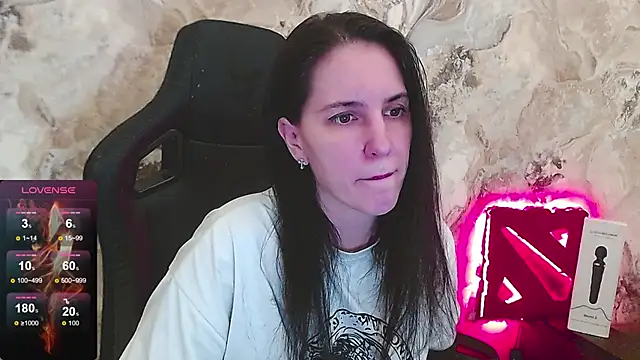 Irwi Tomboy online show from May 2026 01:05:01 PM