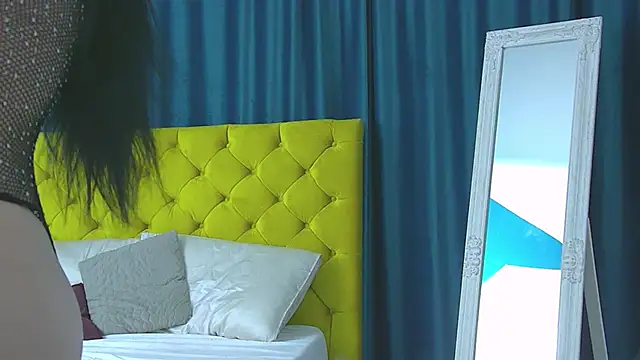 Snapshot of RubyHills chatting on December 2025 05:05:01 AM RubyHills online show from December 2025 05:05:01 AM