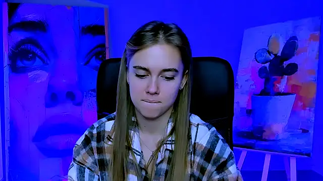 JuneWoods online show from November 2025 06:30:02 AM