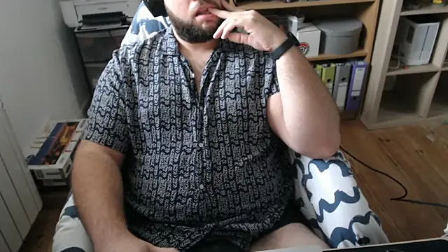 chubbear fr online show from October 2025 10:05:01 AM