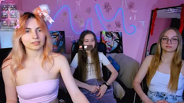rebecca smile online show from June 2026 07:16:01 PM