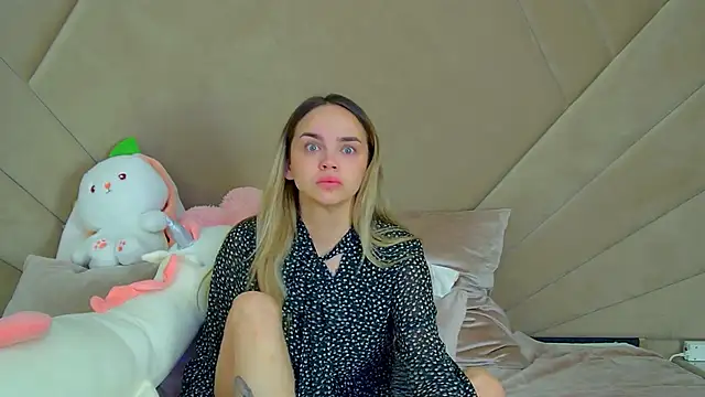 Snapshot of AnitaVenture chatting on October 2025 04:34:01 AM AnitaVenture online show from October 2025 04:34:01 AM