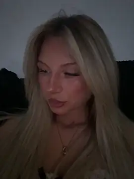 blondeeee online show from May 2026 04:12:01 PM