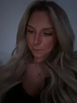 blondeeee online show from May 2026 07:52:02 PM