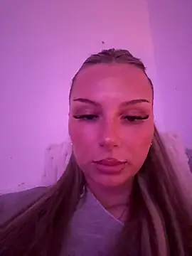 blondeeee online show from May 2026 03:30:02 PM