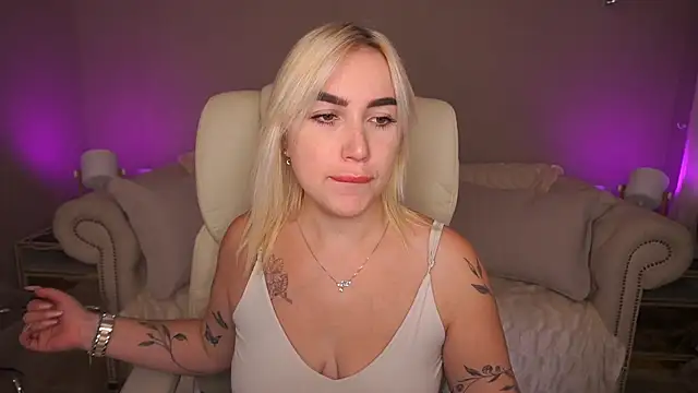 Snapshot of MariellaVi chatting on September 2025 12:31:02 PM MariellaVi online show from September 2025 12:31:02 PM
