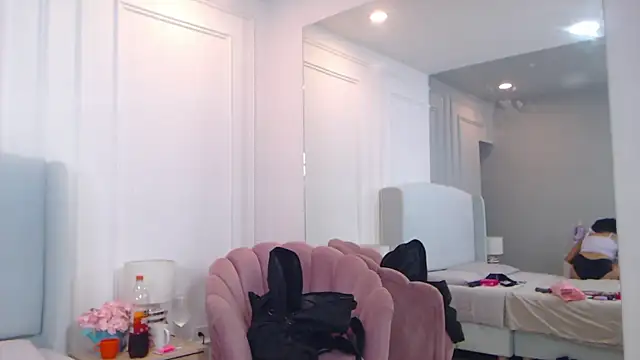 Snapshot of ChantalGarner chatting on October 2025 01:25:02 PM ChantalGarner online show from October 2025 01:25:02 PM