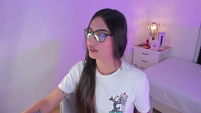 Snapshot of cherrylady_02 chatting on October 2025 02:04:01 PM cherrylady 02 online show from October 2025 02:04:01 PM