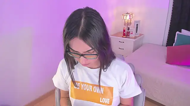 Snapshot of cherrylady_02 chatting on October 2025 12:02:02 PM cherrylady 02 online show from October 2025 12:02:02 PM