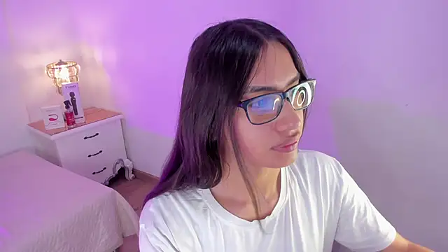 Snapshot of cherrylady_02 chatting on November 2025 12:47:01 PM cherrylady 02 online show from November 2025 12:47:01 PM