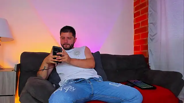 TomSloam online show from October 2025 02:08:01 PM