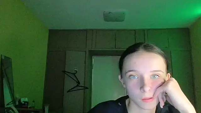 Snapshot of Emilia_Light chatting on October 2025 05:11:01 PM Emilia Light online show from October 2025 05:11:01 PM