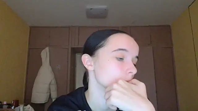 Snapshot of Emilia_Light chatting on November 2025 08:36:02 AM Emilia Light online show from November 2025 08:36:02 AM