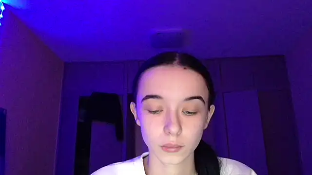 Snapshot of Emilia_Light chatting on November 2025 06:23:01 AM Emilia Light online show from November 2025 06:23:01 AM