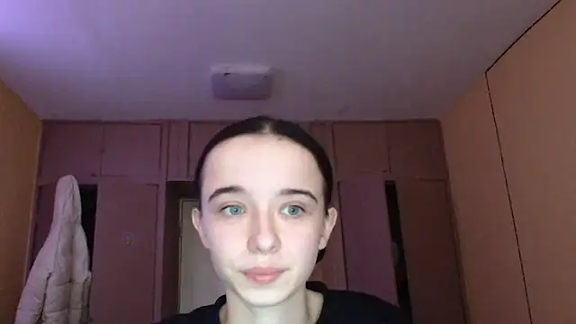 Snapshot of Emilia_Light chatting on November 2025 08:13:01 AM Emilia Light online show from November 2025 08:13:01 AM